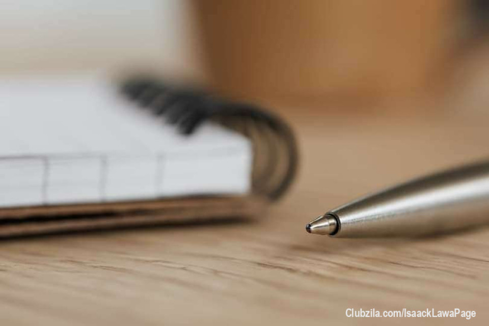 #UkweliHuru
π RAFIKI YANGU UNAIJUA NGUVU YA MANENO KATIKA MAISHA YAKO? Je, unajua kuwa ni asilimia 10 (10%) TU ya maneno mabaya yanayosemwa na WATU juu yako kama MBEGU ndio yanaweza KUTOKEA katika UHALISIA wa maisha yao, wakati maneno mabaya unayojisemea wewe mwenyewe JUU YAKO yana asilimia 90 (90%) ya KUTOKEA kama MBEGU katika UHALISIA wa maisha yako!!!!
π CHUKUA HII ITAKUSAIDIA: HIVYO KUWA MAKINI SANA kwenye MAWAZO na MANENO UNAYOJISEMEA MWENYEWE KILA WAKATI kwa kuwa kuna asilimia kubwa sana ukawa vile UNAVYOJIONA na UNAVYOJISEMEA!!!!
___________________
@IsaackLawaPage
#Ukiamini_Inawezekana